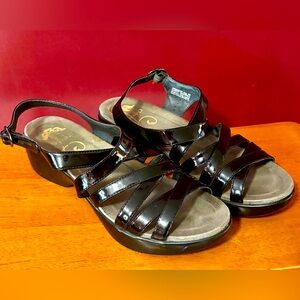Dansko Dani Patent Leather Strappy Sandals black Women size 7.5 (38 Euro)